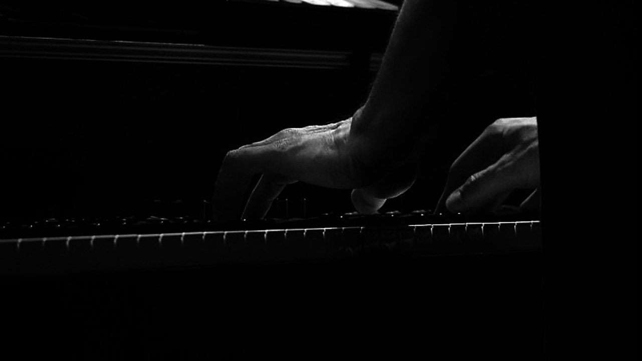 Crawling (One More Light Live) - Linkin Park