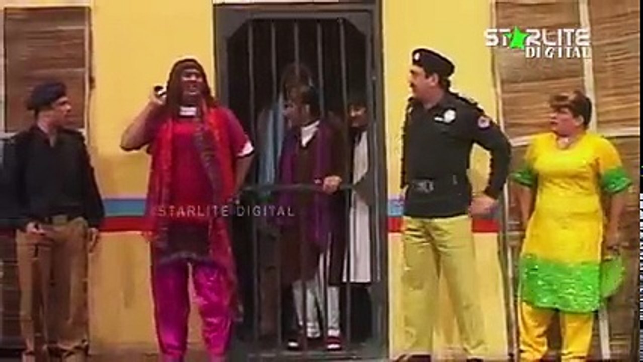 Sohail Ahmed and Akram Uddas New Pakistani Stage Drama Kali Chader Full Comedy Clip