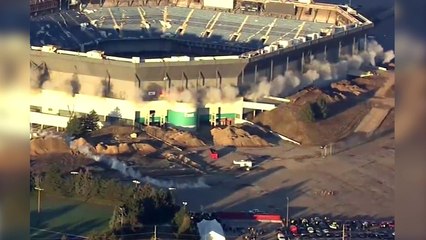 Cuando el estadio no se deja demoler pasa esto