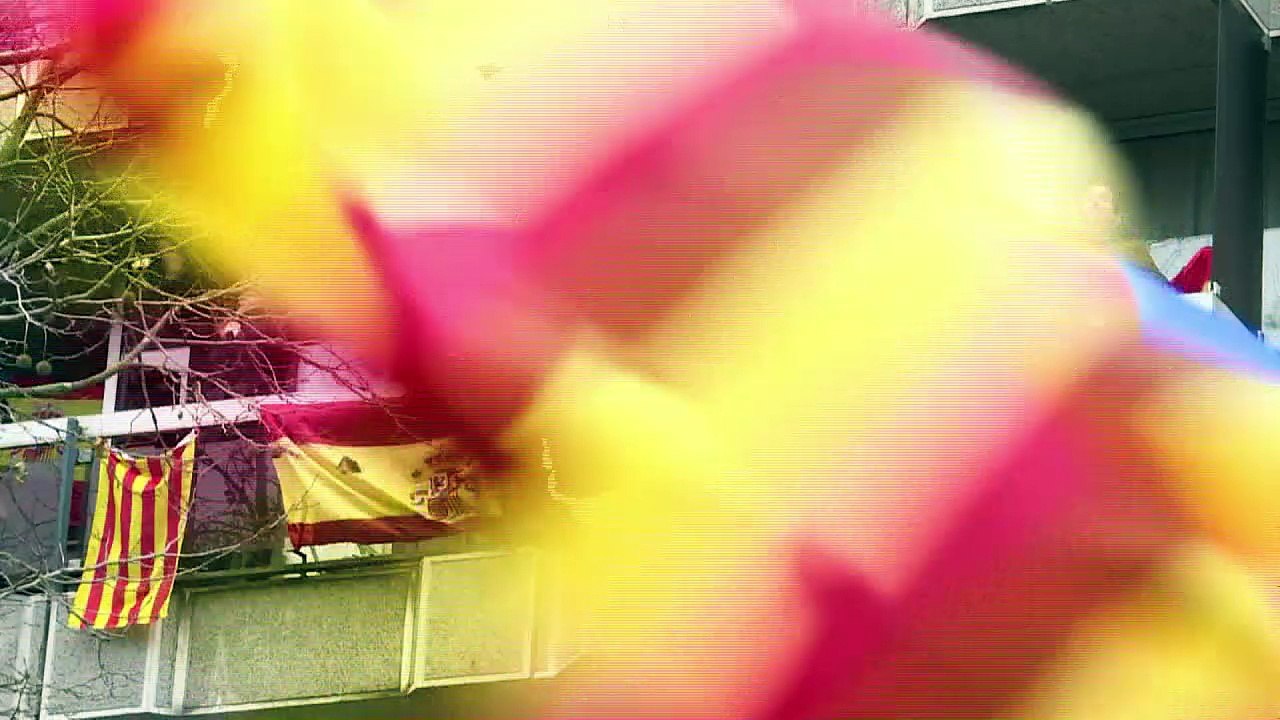 Bruxelles: marée de drapeaux catalans pour "réveiller" l'Europe