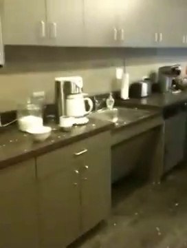 Voilà ce qui se passe quand on met un oeuf dur au micro-ondes... Boom