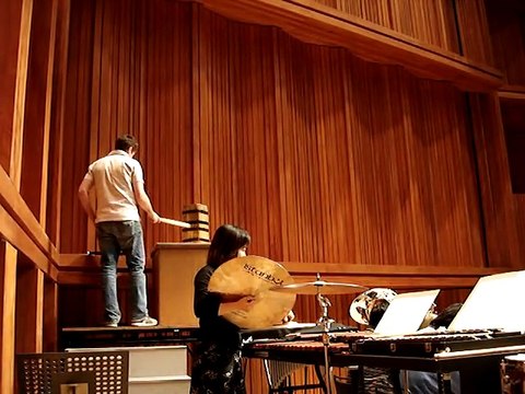 Meilleur instrument de musique : un marteau géant pour un concert de musique classique !