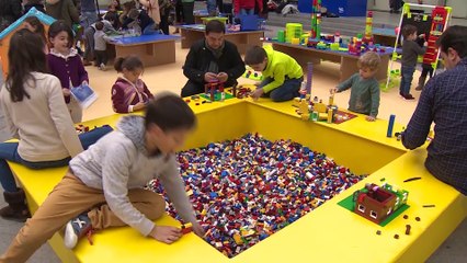 Carmena inaugura la exposición 'Me gusta jugar'