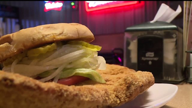 Illinois Restaurant Serves Up Ridiculously Large Sandwich