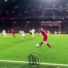 Coutinho toying with two Spartak Moskva players