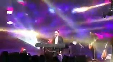 Artist hides his eyes during a concert to not look at women
