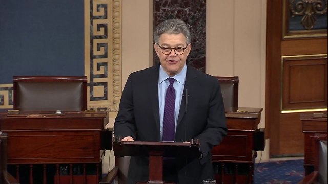 성 추문 앨 프랭큰 민주당 상원 의원 사퇴 선언 / YTN