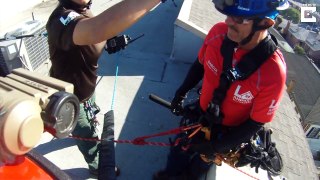 “Come here, come here, come here, come here, come here, chameleon!” – Brave rescuers tentatively rappel down five-story building facade to save