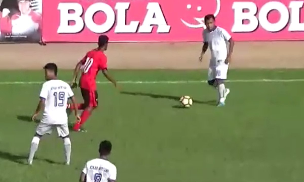 Hujan Gol dalam Laga PSPS Riau VS Mojokerto Putra