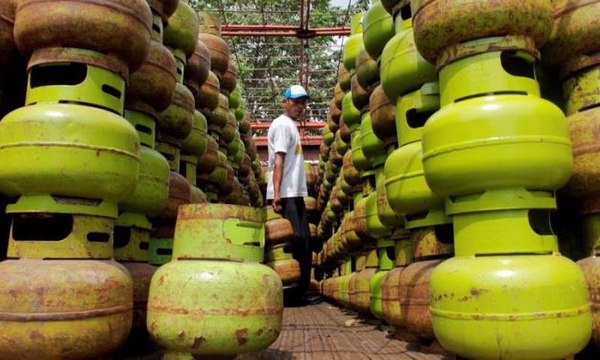 Elpiji 3 Kg Langka, Warga Antre Berjam-jam demi Harga Murah