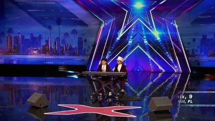 Talented Twins Nail Flight Of The BumbleBee On Keyboard! America's Got Talent-i3UeQqH0I38