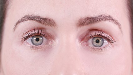 هكذا تحصلين على رموش مقوسة ومحددة لمدة 6 أسابيع متواصلة!