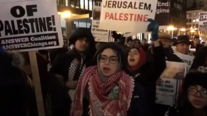 Trump Chicago'da Protesto Edildi