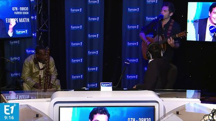 M et Toumani Diabaté interprètent "Cet air" en live sur Europe 1
