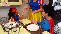 Süpermen Gerçek Pamuk Prenses 'i Bulma Yarışması | Çizgi Film ve Masal Karakterleri | UmiKids