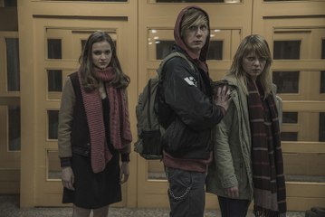Watch Dark season 1 Episode 8 (1x8) Premiere Series online