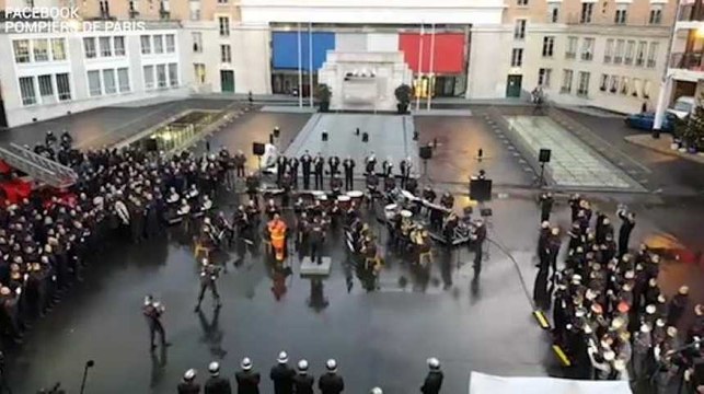 Le vibrant concert des pompiers de Paris en hommage à Johnny Hallyday