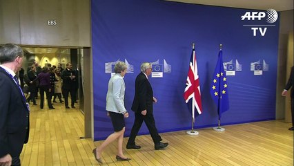 La UE y Reino Unido pactan los términos de su divorcio