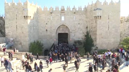 İsrail Askerleri, Şam Kapısı Önünde Toplanan Filistinlilere Müdahale Etti (1)