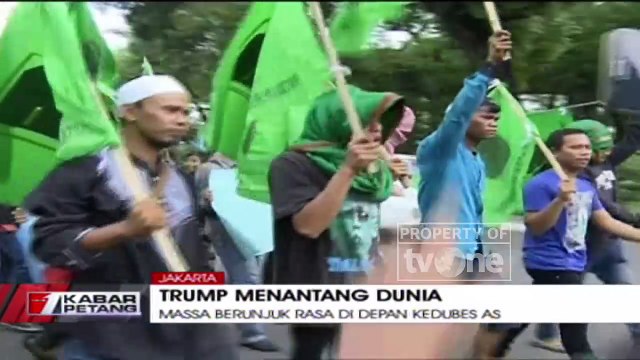 Massa Berunjuk Rasa Di Depan Kedubes AS Menuntut Kedaulatan Palestina