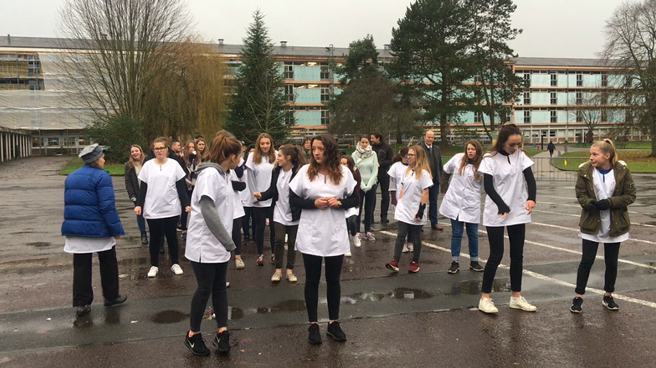 Les élèves du lycée Paul-Cornu dansent pour le Téléthon
