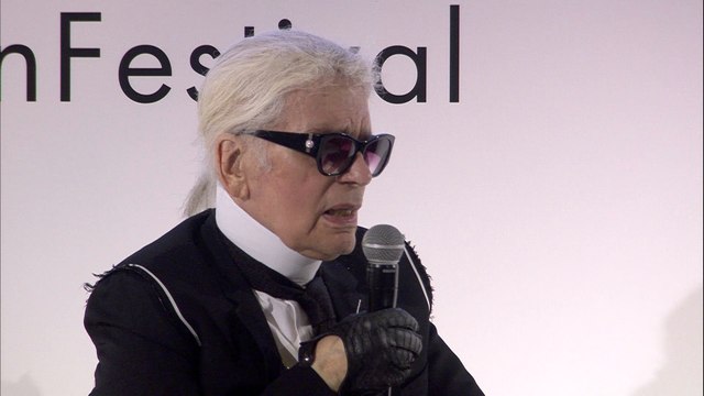 Tout ce qu'il faut savoir sur le défilé Chanel Métiers d'art 2017-2018 à Hambourg expliqué par Karl Lagerfeld