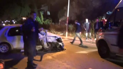 Ayvalık'ta İki Otomobil Çarpıştı; 4 Yaralı