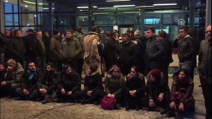 Ataşehir Belediyesi Önünde Sessiz Bekleyiş