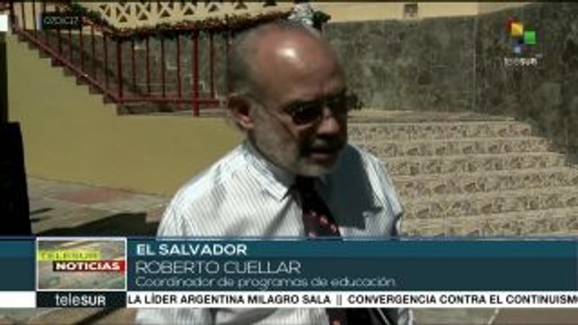 El Salvador: declaran San Rafael Cedros libre de analfabetismo