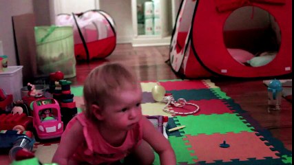 Video herunterladen: Cute Baby TWINS LAUGHING while Playing with Shadow - cutest video with my baby twins