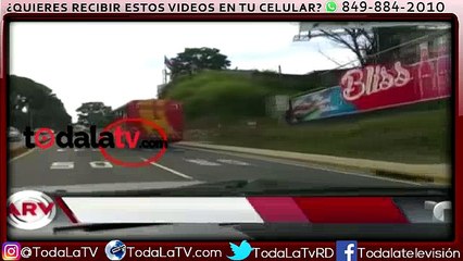 Hombre en silla de ruedas arriesga su vida en e tráfico- Al Rojo Vivo-Video