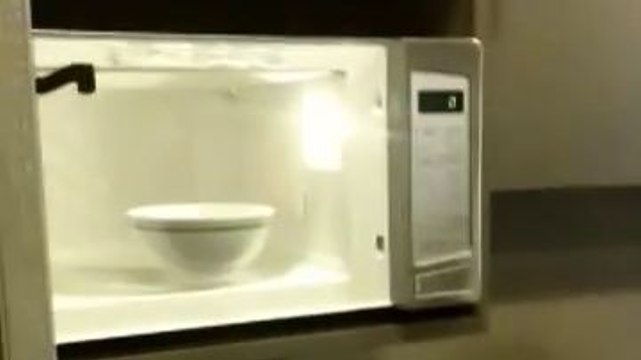 Oeuf dur dans un micro-ondes