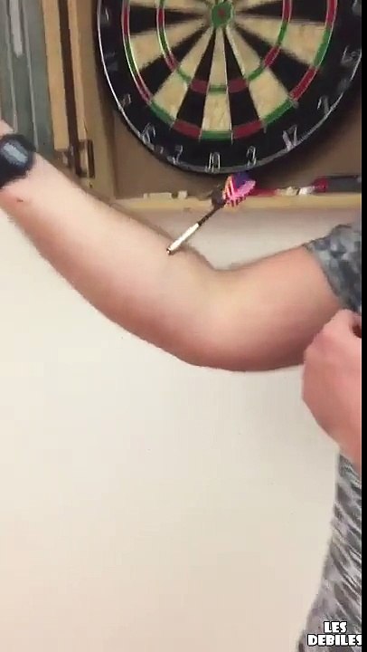 Un-abruti-sert-de-cible-humaine