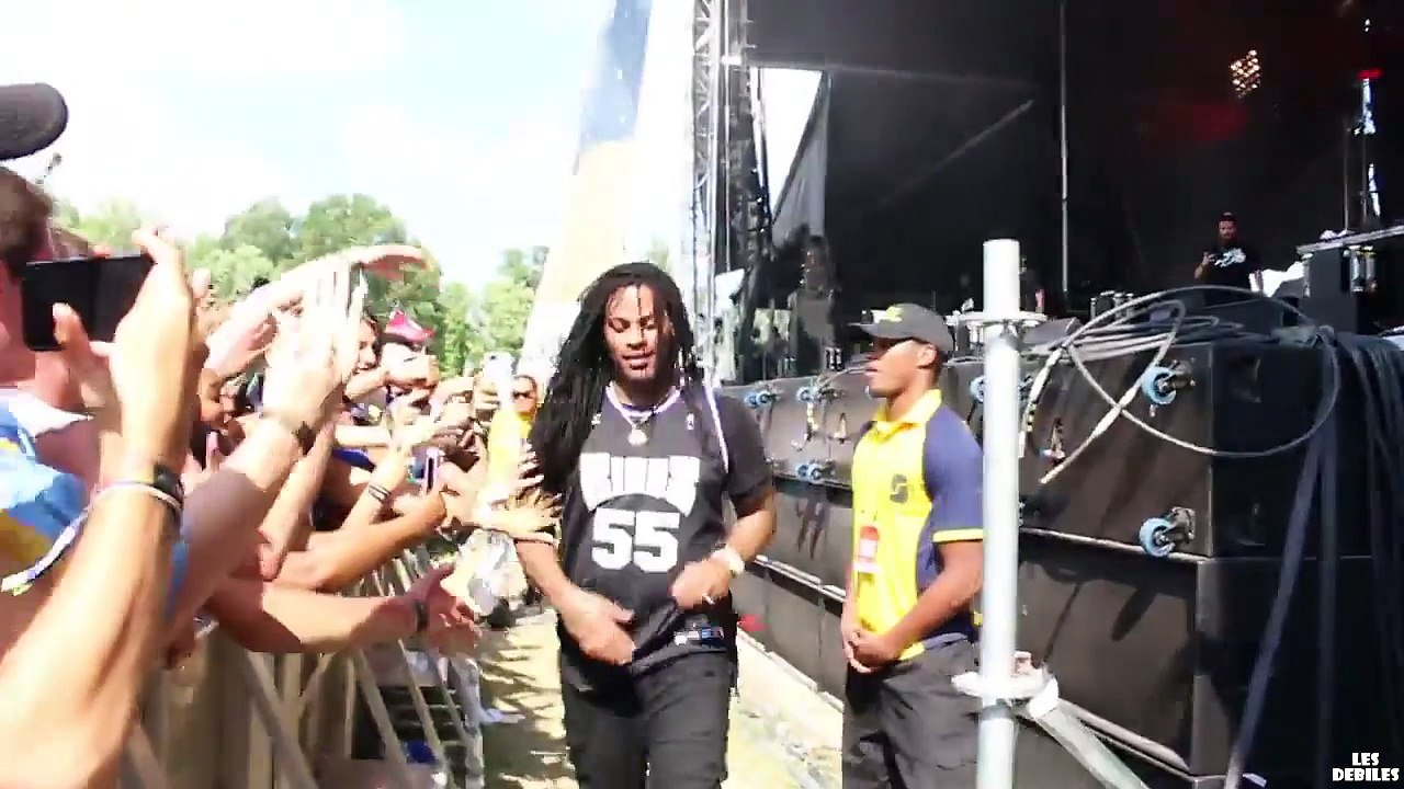 Waka-Flocka-ne-ralise-quelle-est-une-interprte-en-langage-des-signes