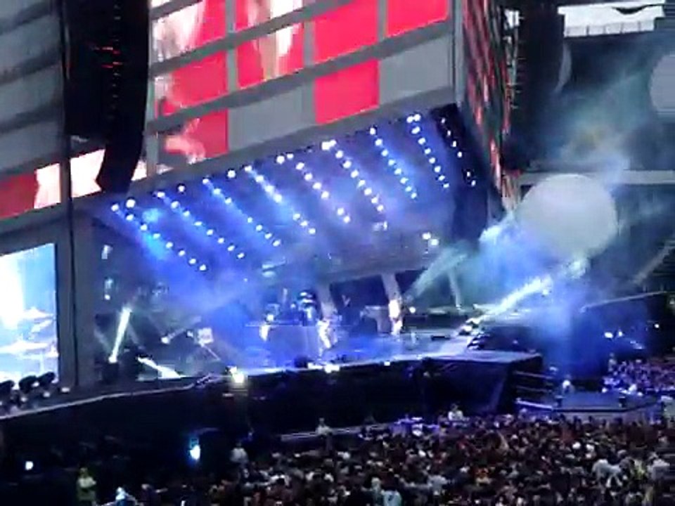 Muse - Supermassive Black Hole, Stade de Suisse, Bern, Switzerland  6/2/2010
