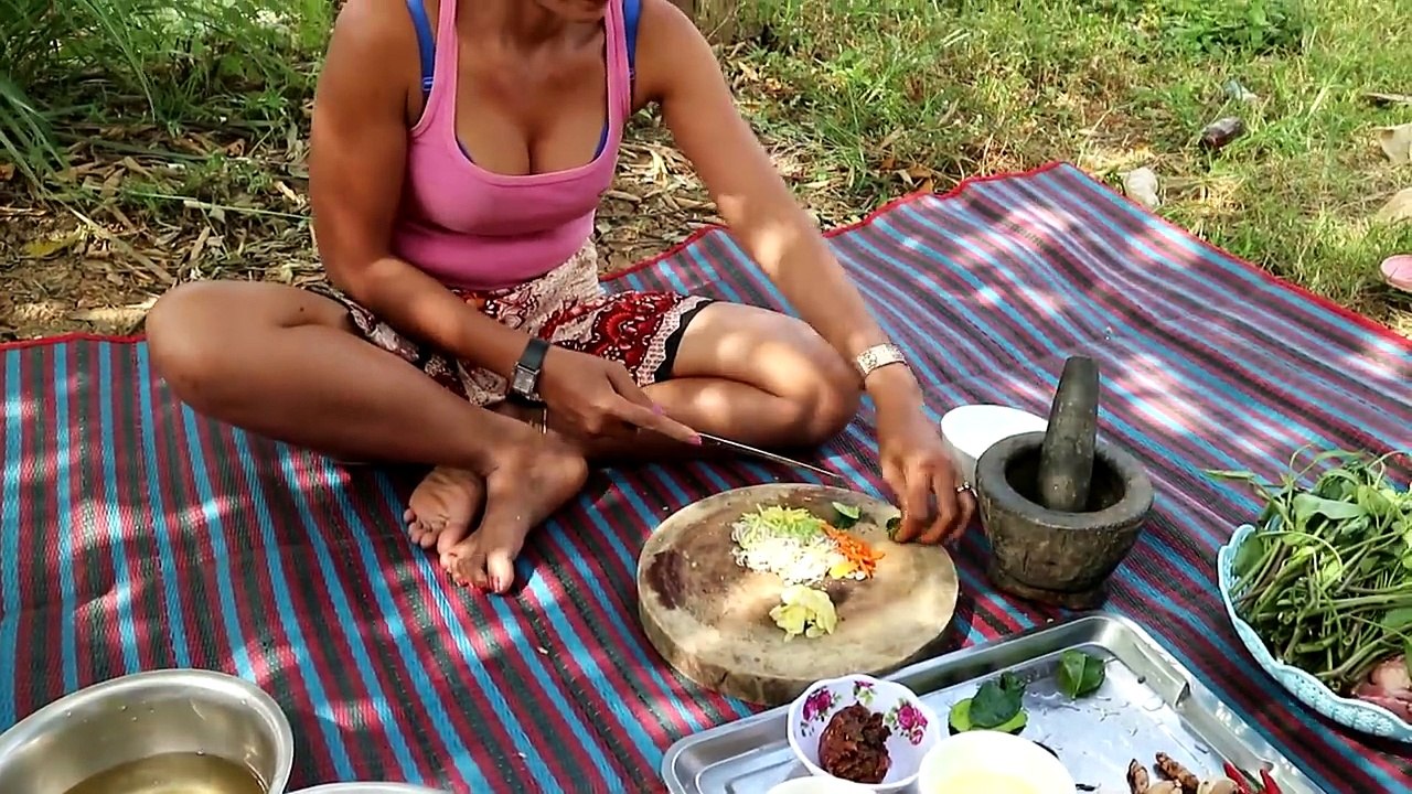 Awesome cooking by Khmer beautiful girls - My food easy in my village