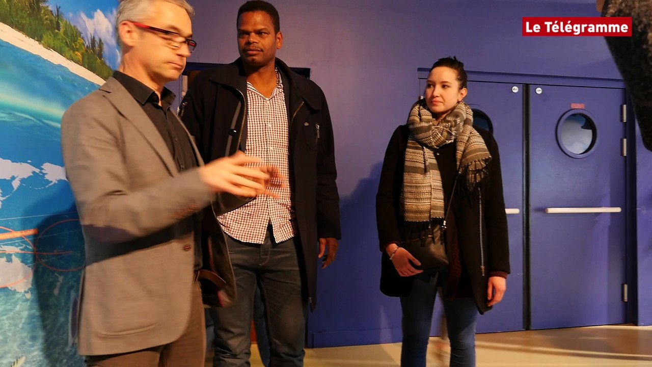 Océanopolis. Une soirée match à la télé.. parmi les poissons !