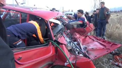 İki Otomobil Çarpıştı; 2 Ölü, 4 Yaralı