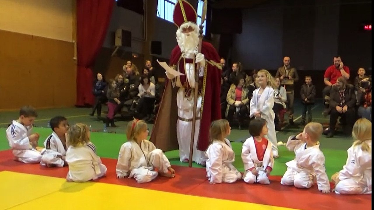 Saint Nicolas fait du judo