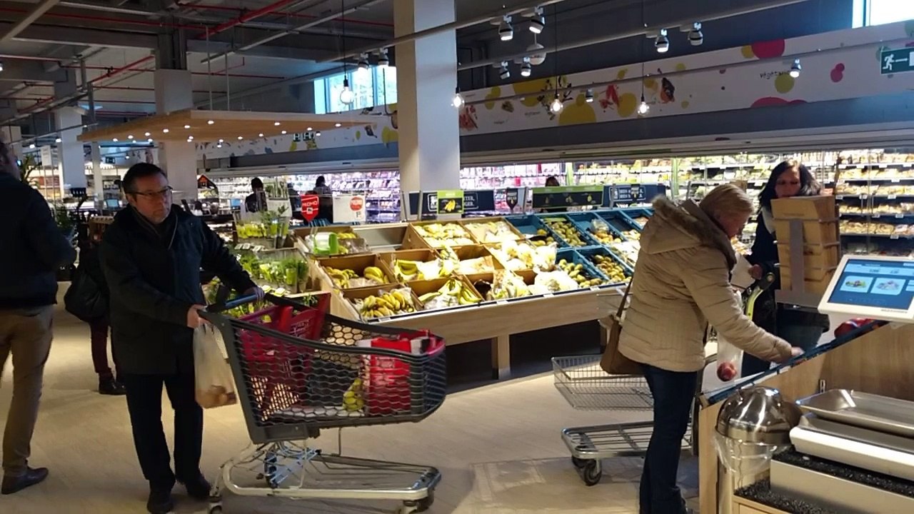 Visite guidée du nouveau Delhaize, plus grand,...