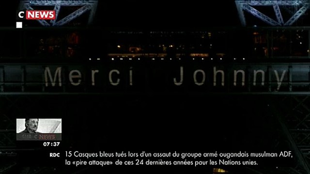 La Tour Eiffel rend un dernier hommage à Johnny Hallyday avec ces mots: merci Johnny