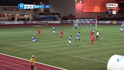 Bonne action collective de Concarneau mais BEUVE sort bien pour intercepter le ballon.