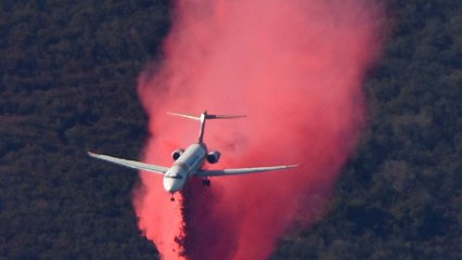 Incendi in California: il vento cala, l'opera di spegnimento continua