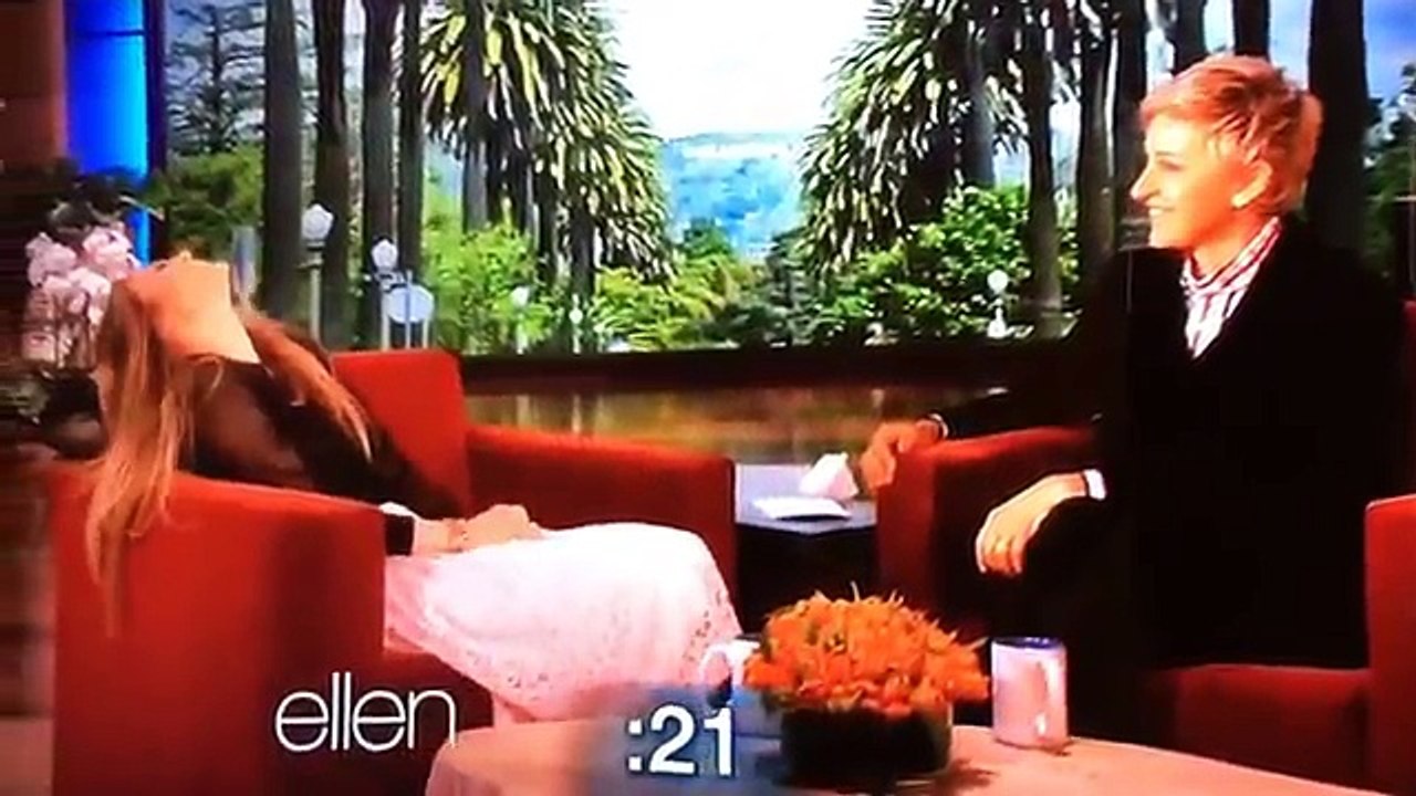 Ellen and Jennifer Lopez LOL game