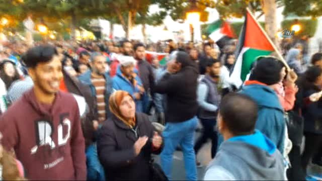 Tunus'ta Yüzlerce Kişi Trump'ın Kudüs Kararını Protesto Etti