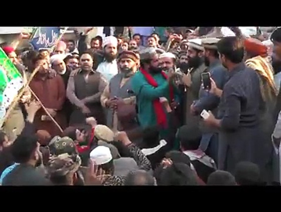 حافظ آباد میں جلسوں کی رونق اظہر مدنی کو ختم نبوت دھرنے میں نعرے مارنے سے روک دیا گیا