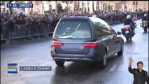 Le cortège transportant la dépouille de Johnny Hallyday arrive sur les Champs-Élysées