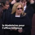 Arrivée de Nathalie Baye, Sylvie Vartan et Laura Smet à l'église de la Madeleine pour l'office religieux