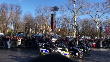 Johnny : le passage du convoi funéraire devant les fans