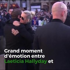 L'émotion entre Laeticia Hallyday, les enfants Hallyday et le couple présidentiel